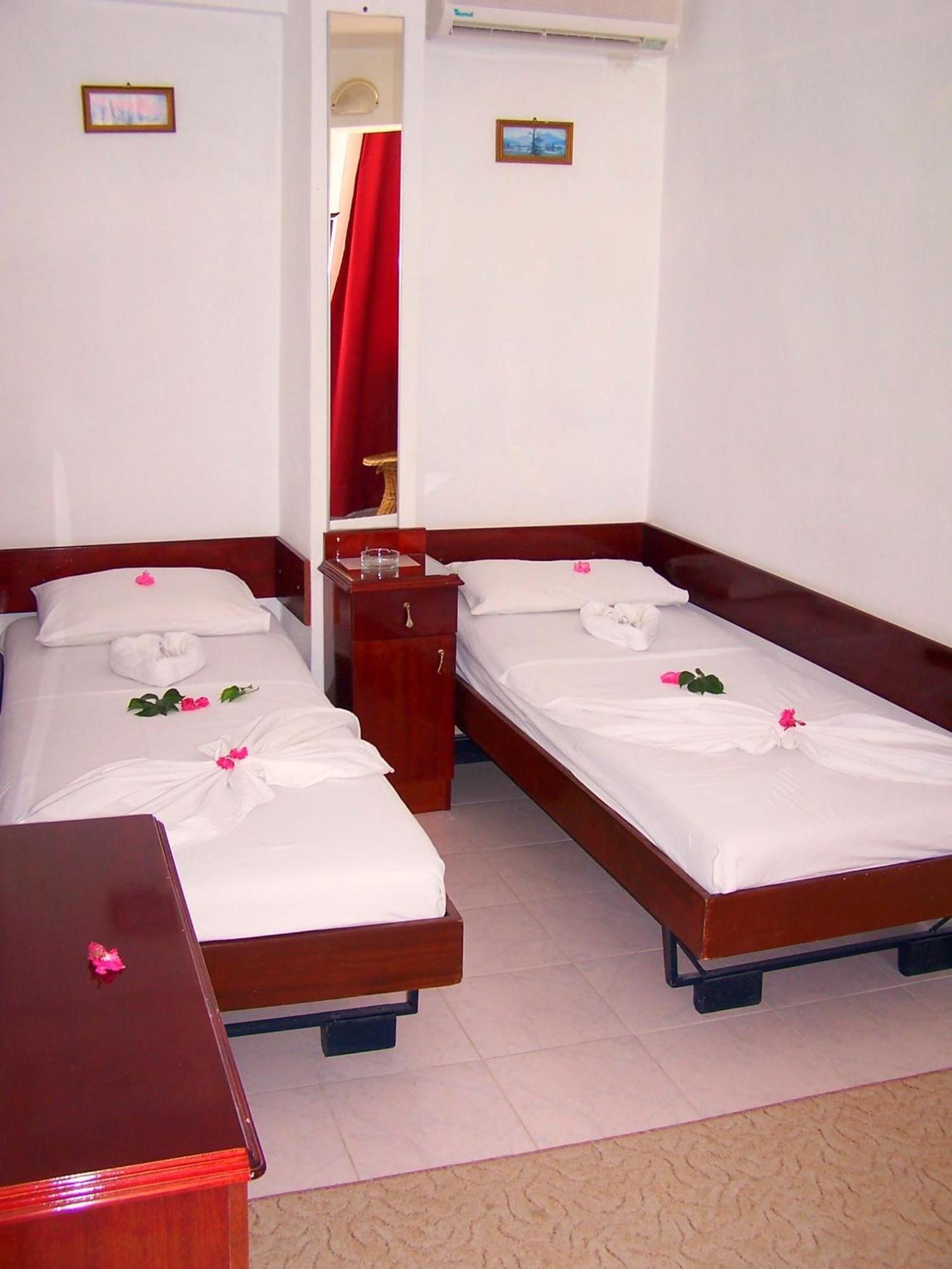 Villa Fortin Pension คูซาดาซี ภายนอก รูปภาพ
